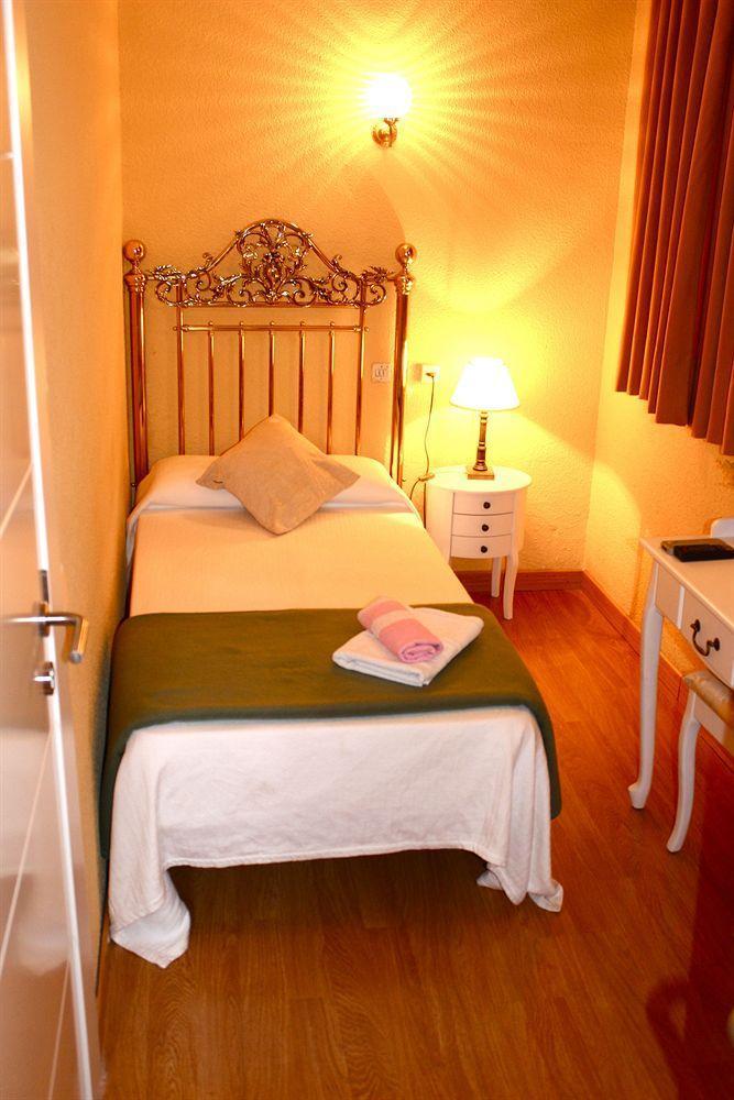 Hostal Montecarlo Madrid Exterior photo